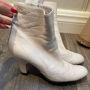 Michel Perry white boots vintage size 6